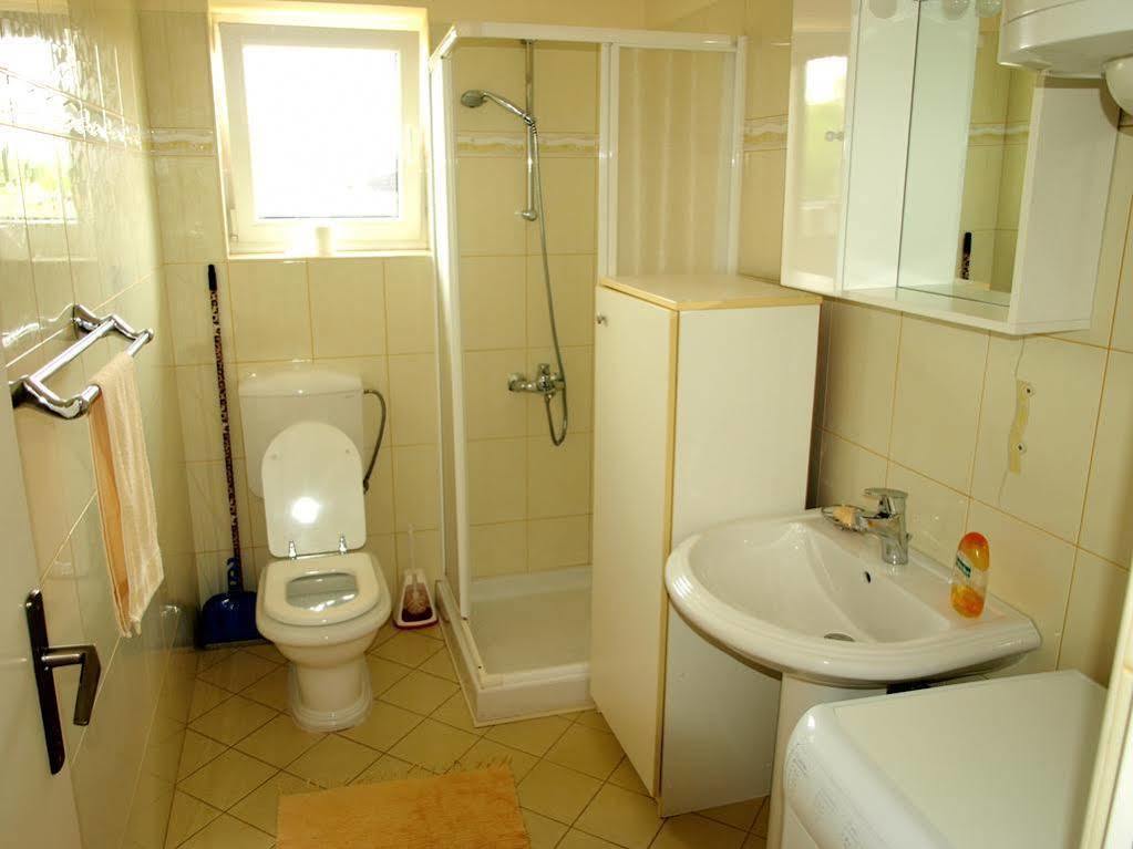 Neven Apartment *