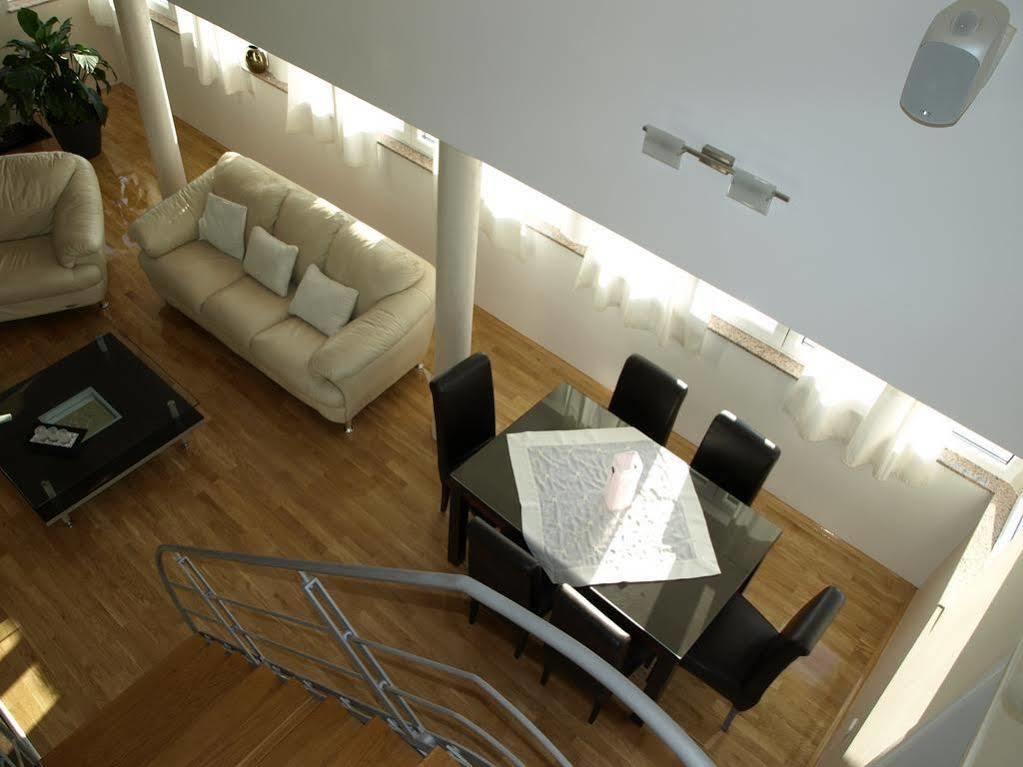 Neven Apartment *
